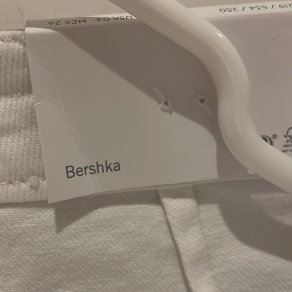 BNWT Bershka white denim mini skirt 🇬🇧 - Picture 3 of 5